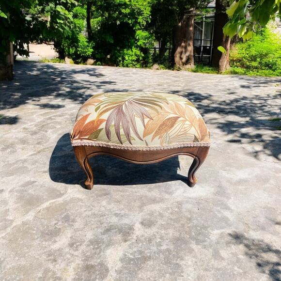 Footstool foot stool nature Upholstery Curved Wood Legs about 15” across 10 deep - Picture 1 of 16